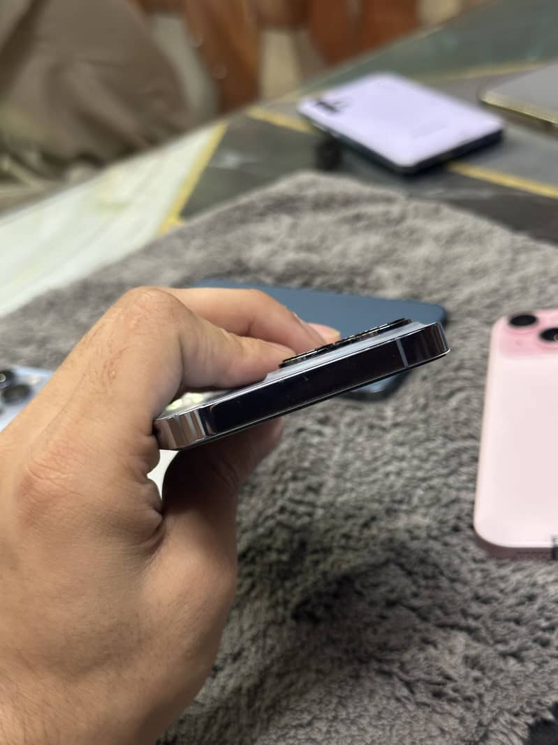 Apple iPhone 13 Pro 2