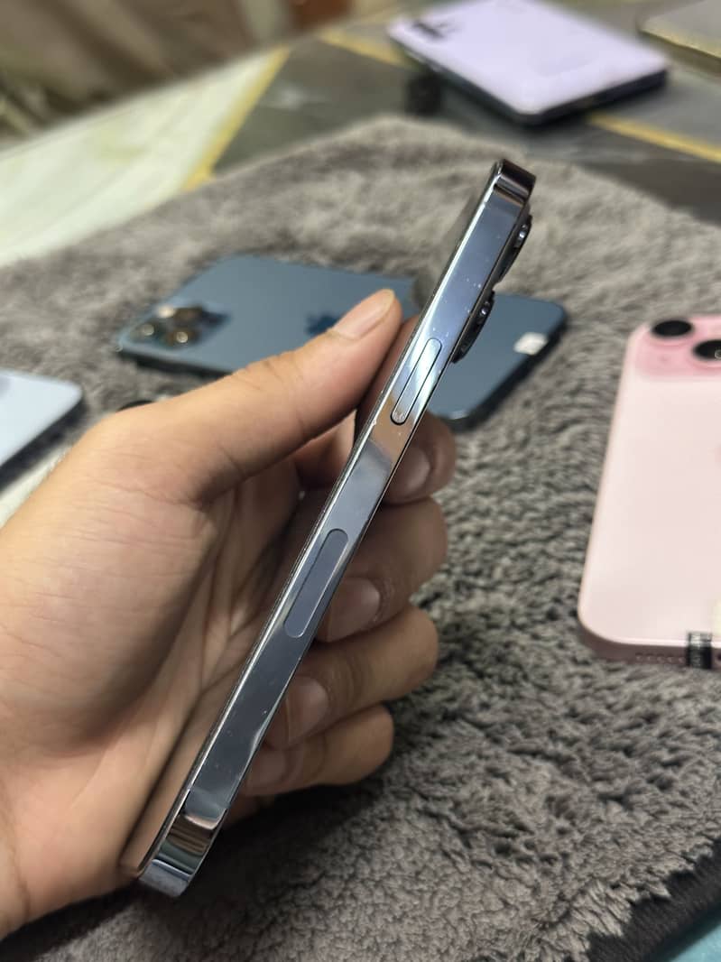 Apple iPhone 13 Pro 3