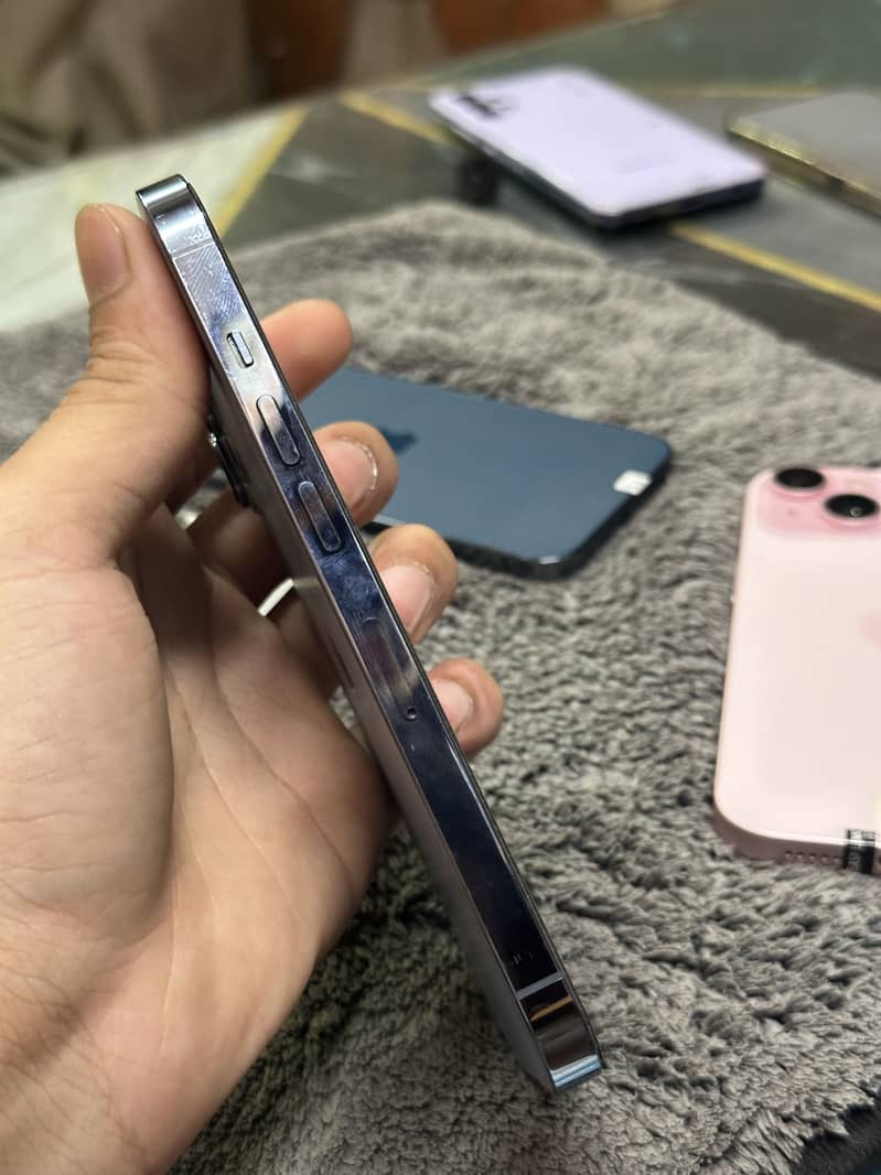 Apple iPhone 13 Pro 4