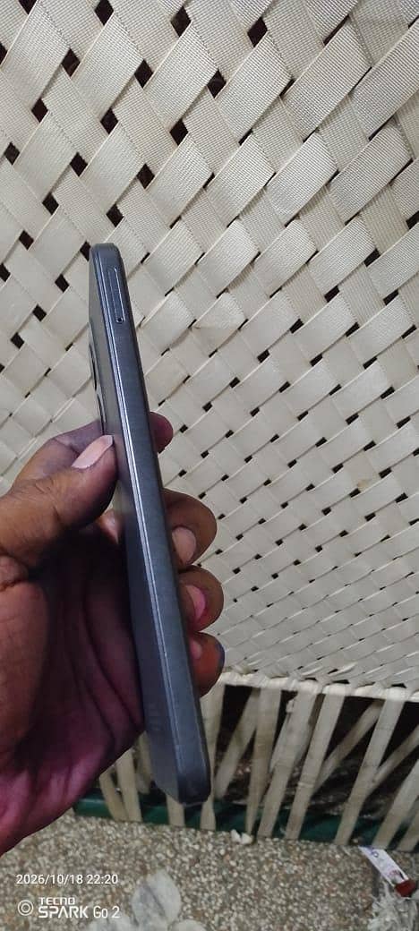 HMD Aura 2 3