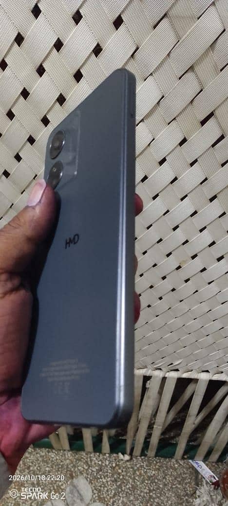 HMD Aura 2 4
