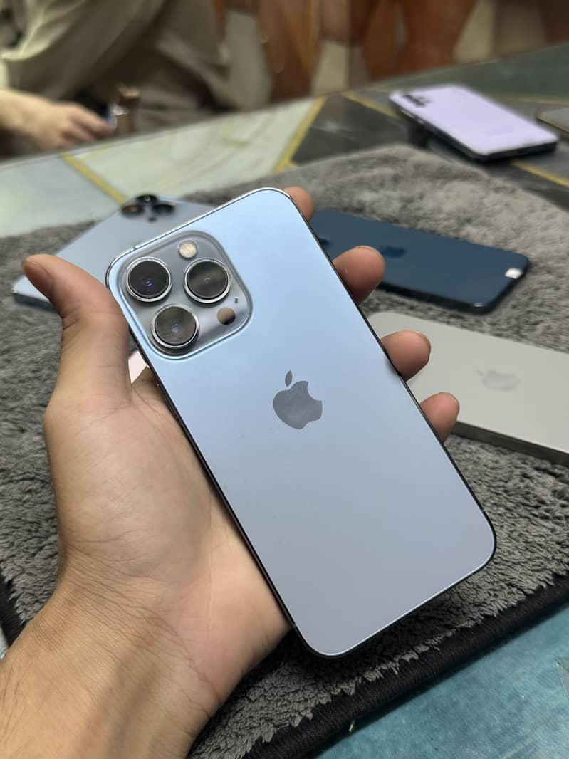 Apple iPhone 13 Pro 2