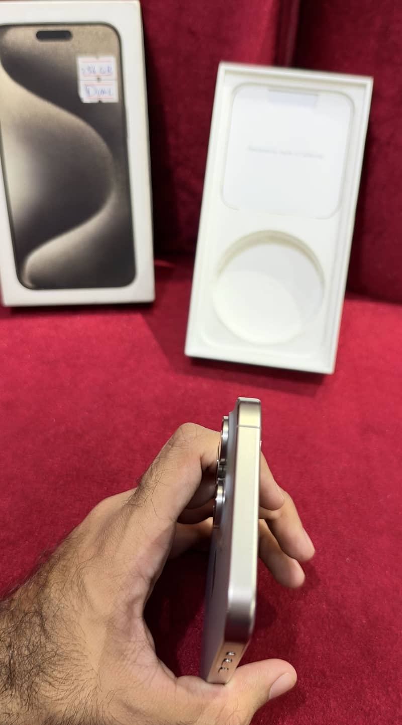 Apple iPhone 15 Pro Max 4