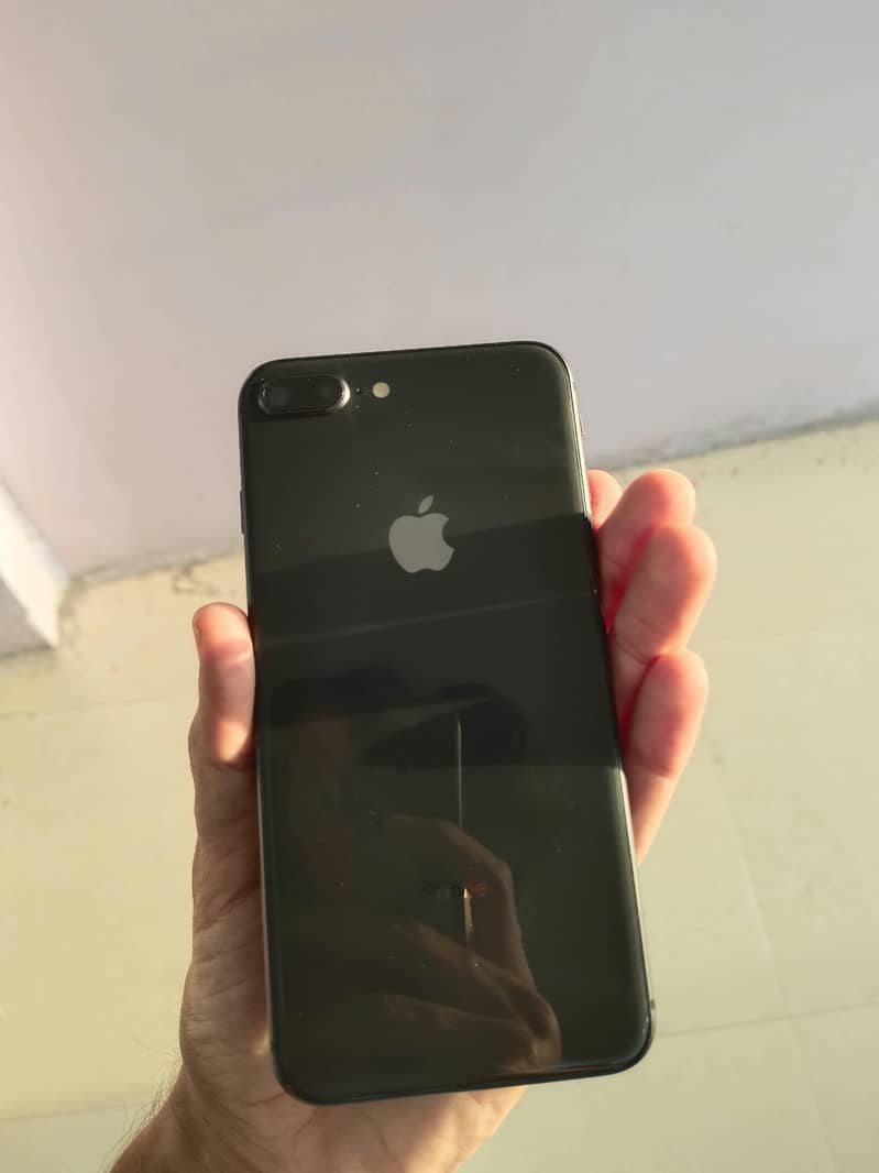 Apple iPhone 8 Plus 5