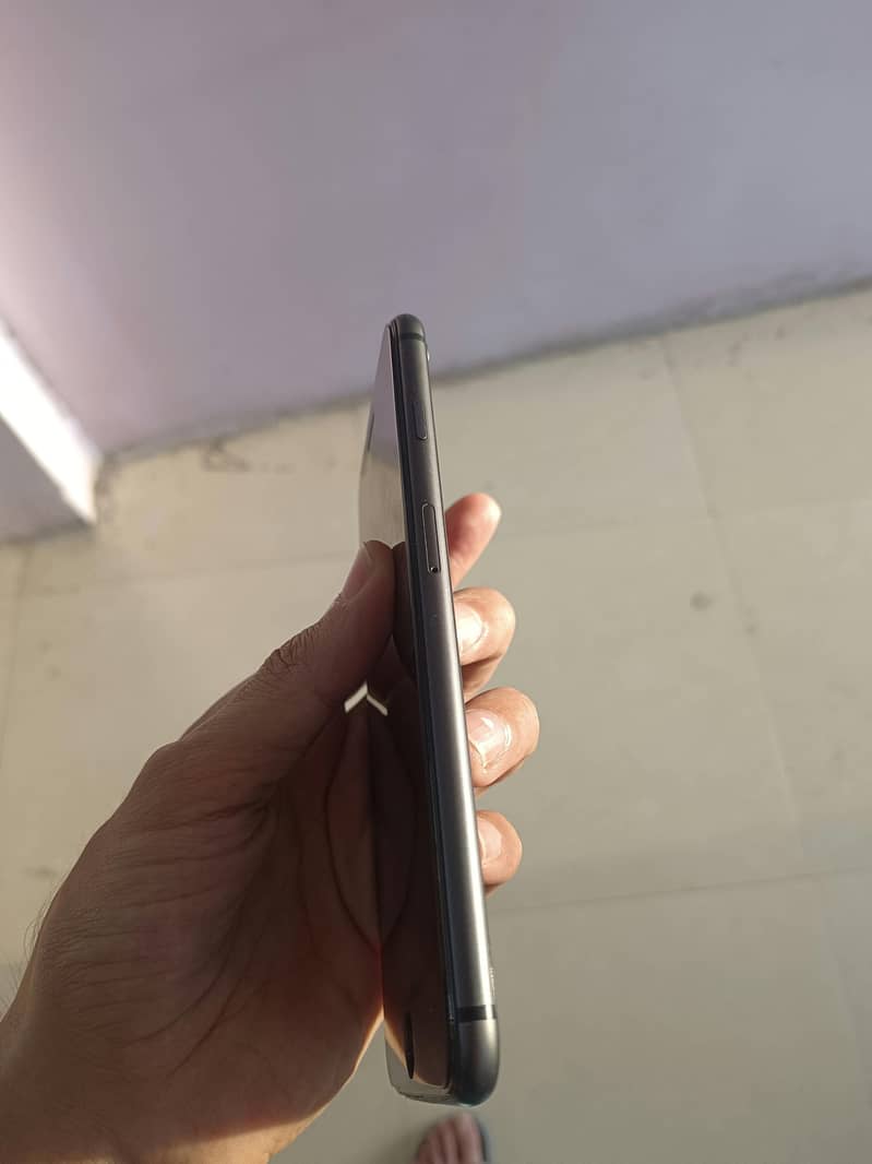 Apple iPhone 8 Plus 6