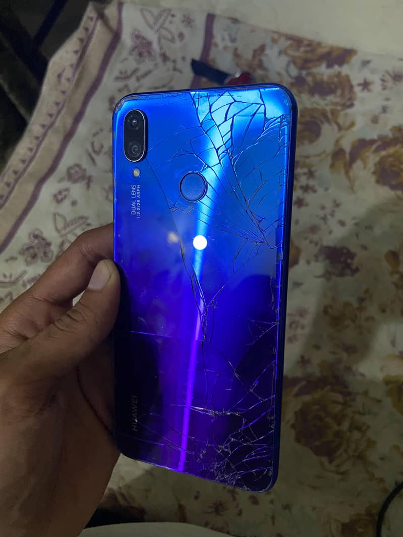 Huawei Nova 3i 0