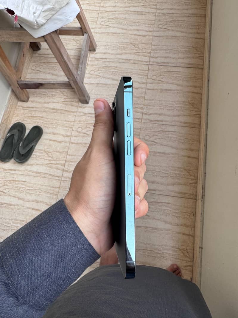 Apple iPhone 12 1