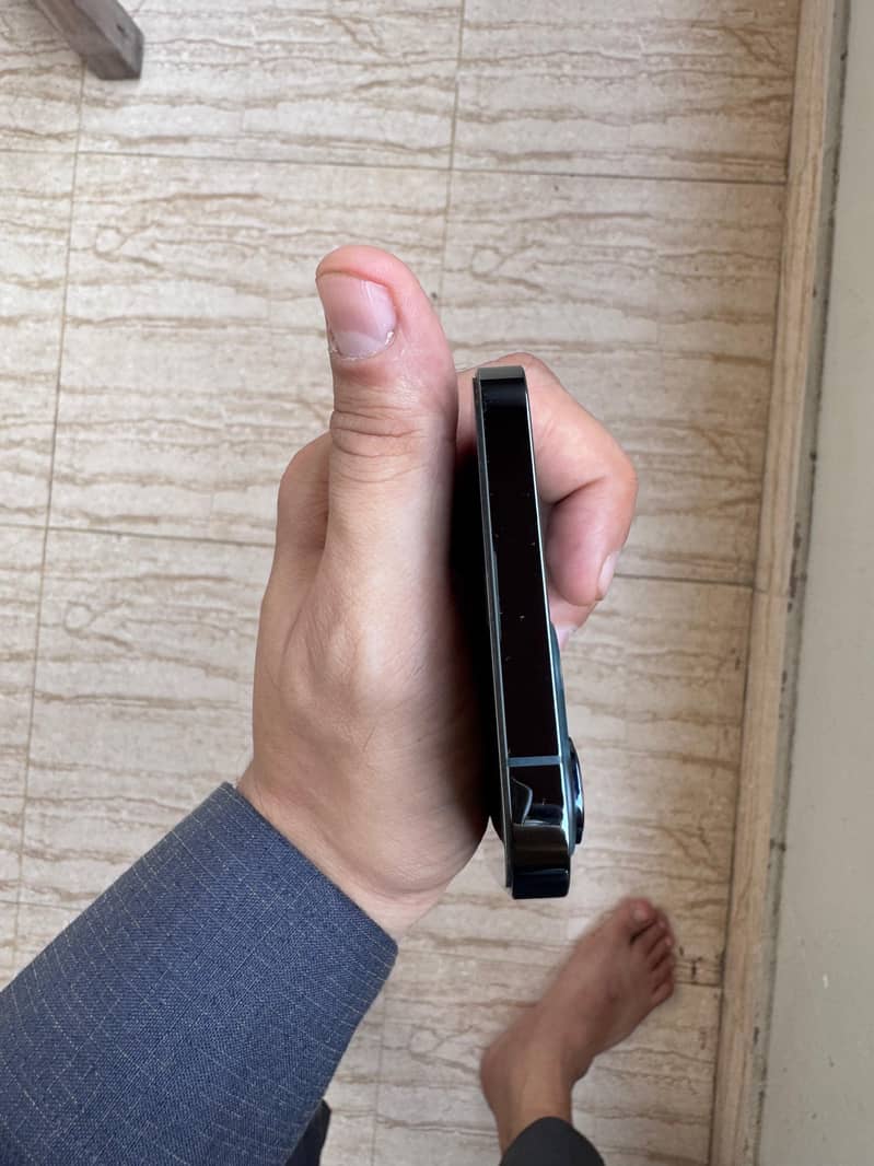 Apple iPhone 12 4