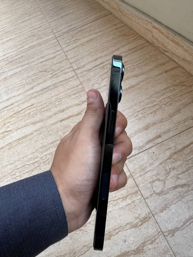 Apple iPhone 12 5