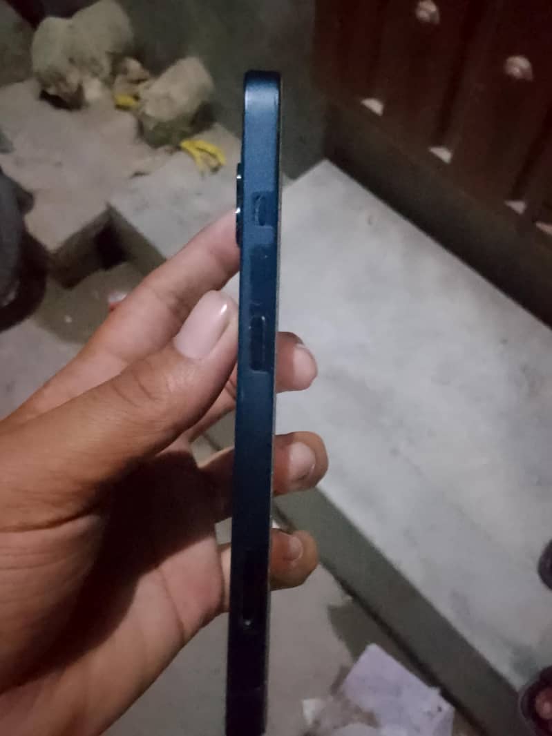 Apple iPhone 13 2