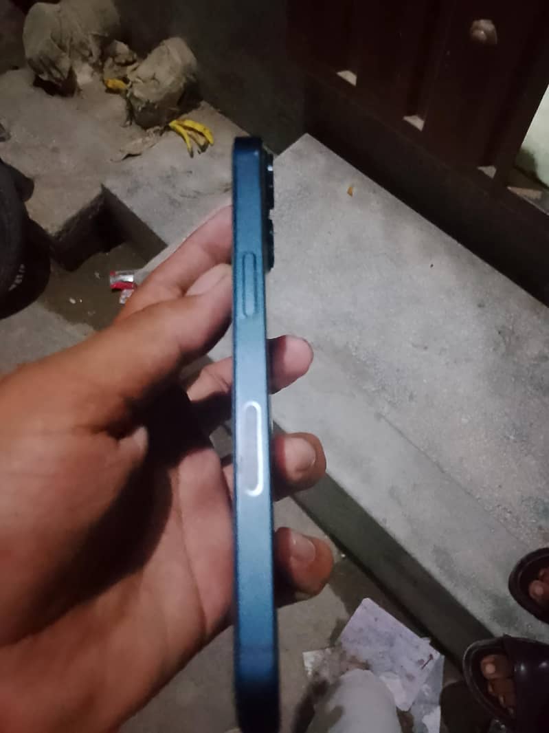 Apple iPhone 13 3
