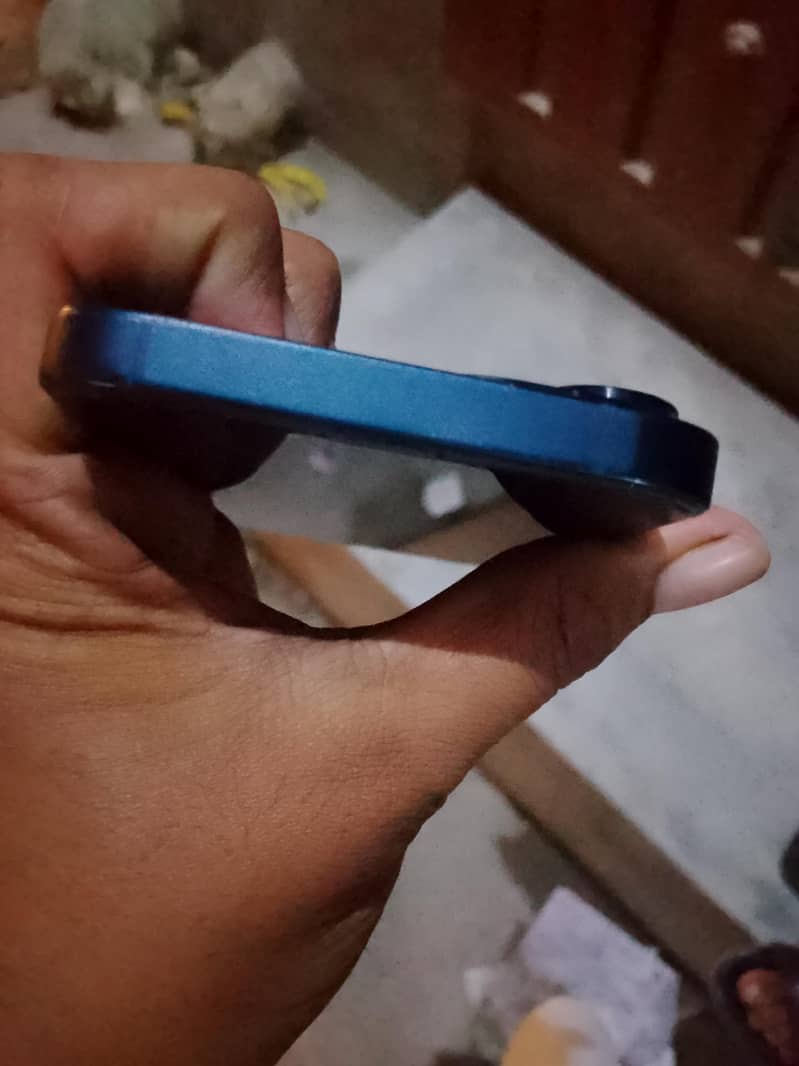 Apple iPhone 13 4