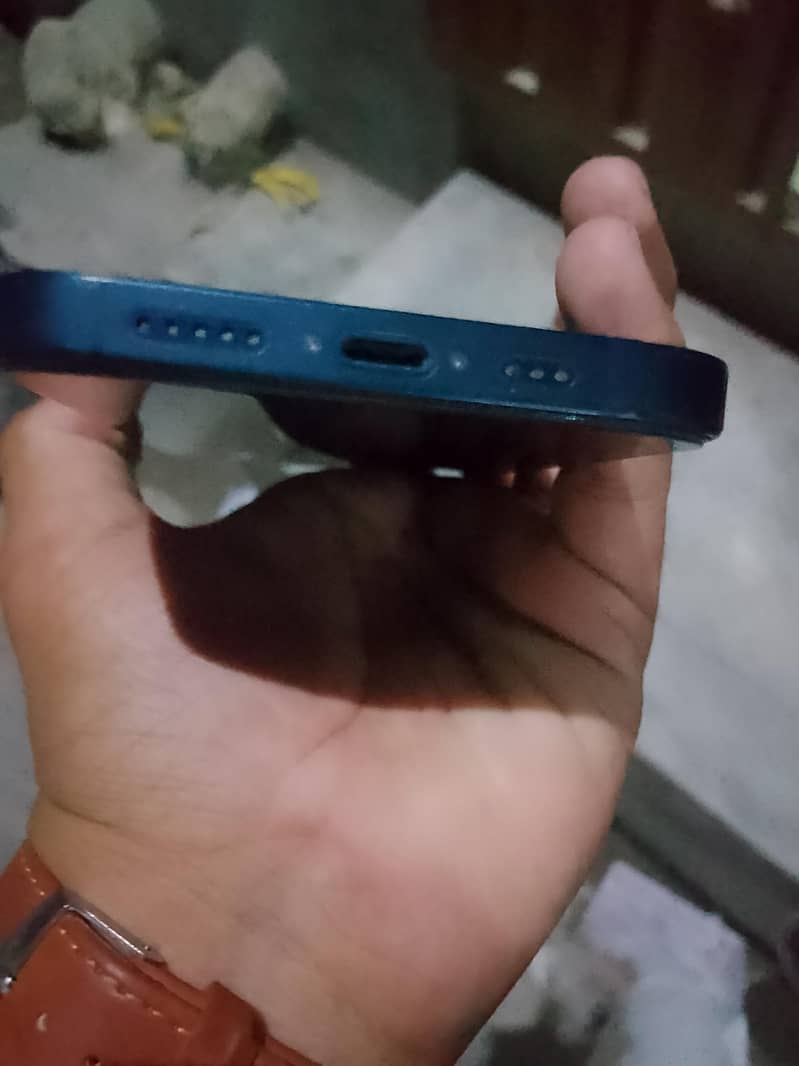 Apple iPhone 13 5