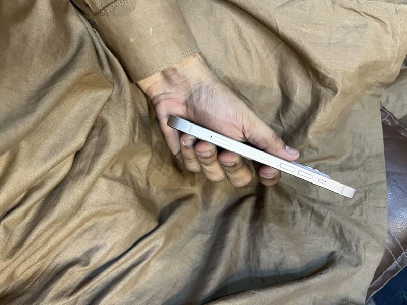 Apple iPhone 13 2