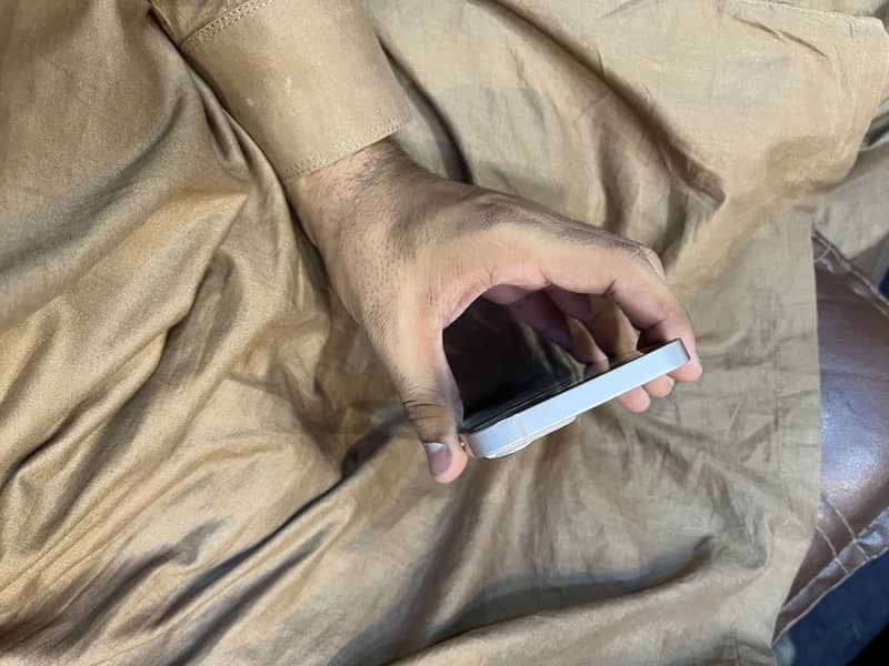 Apple iPhone 13 4