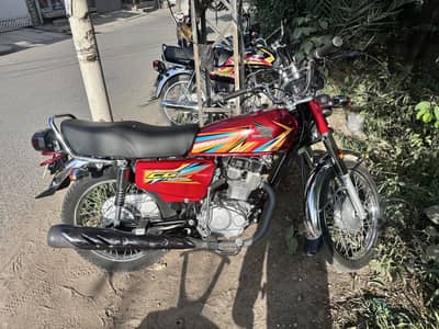 Honda 125 red 2026