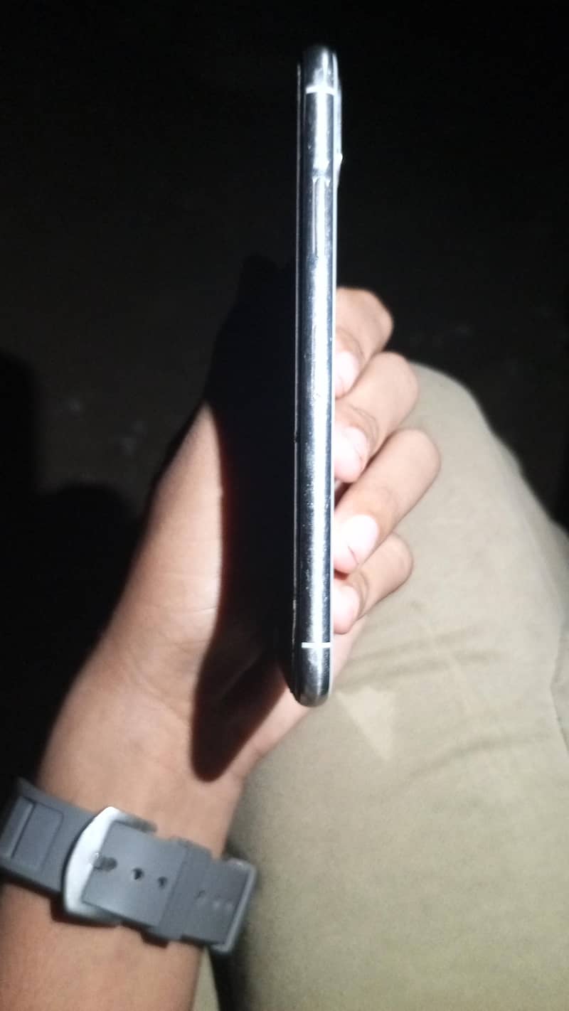 Apple iPhone XS 1