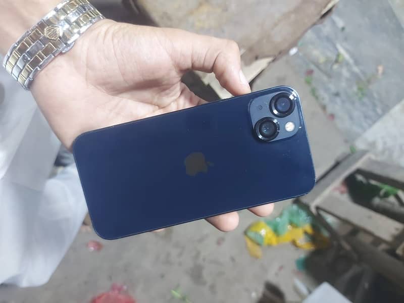 Apple iPhone 13 0