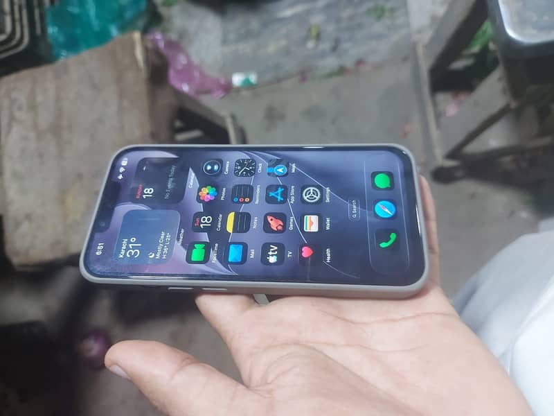 Apple iPhone 13 7