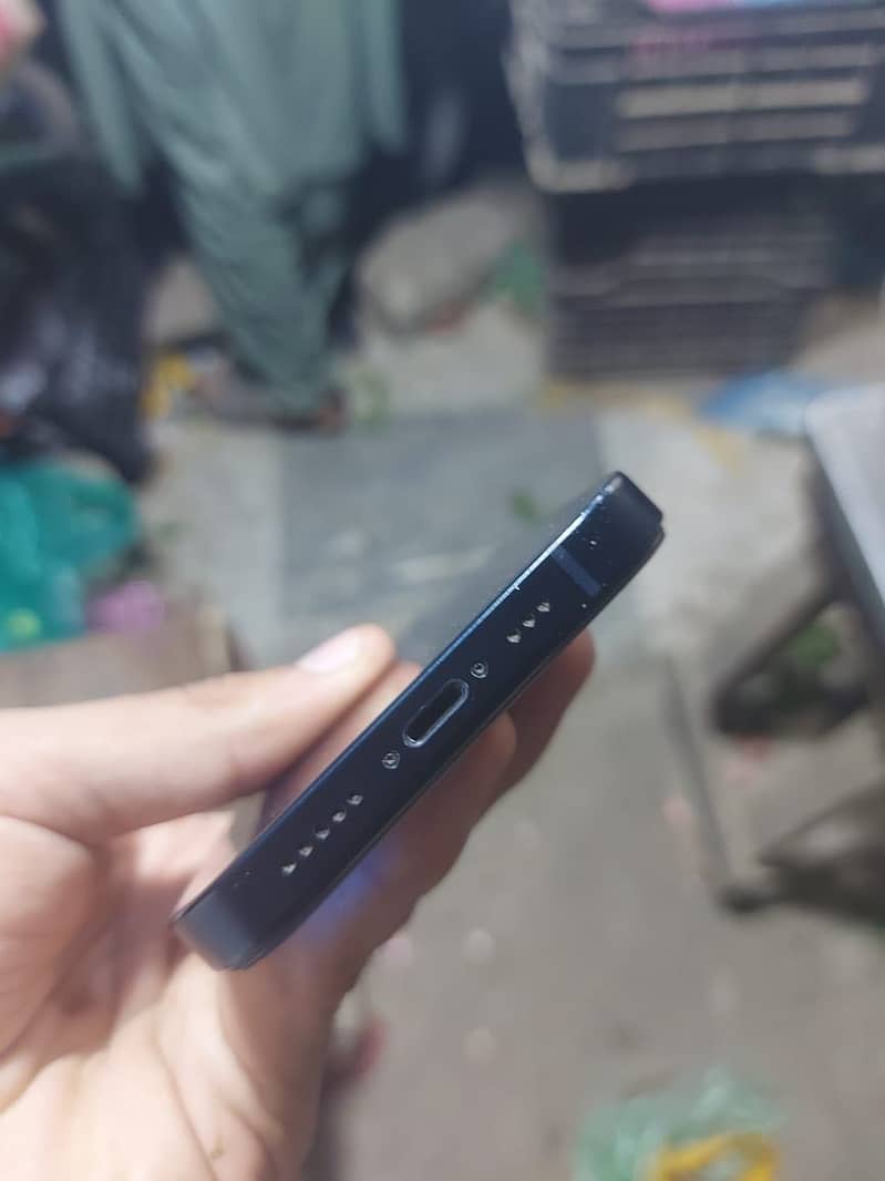 Apple iPhone 13 8