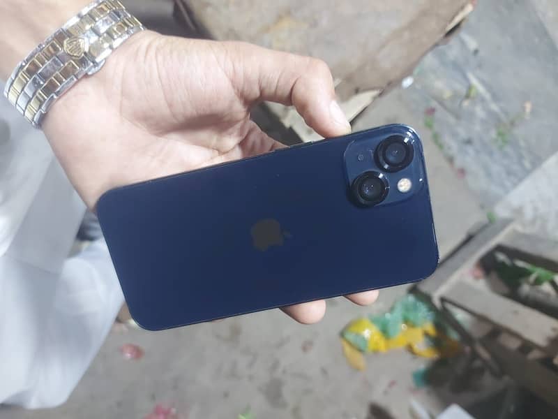 Apple iPhone 13 10