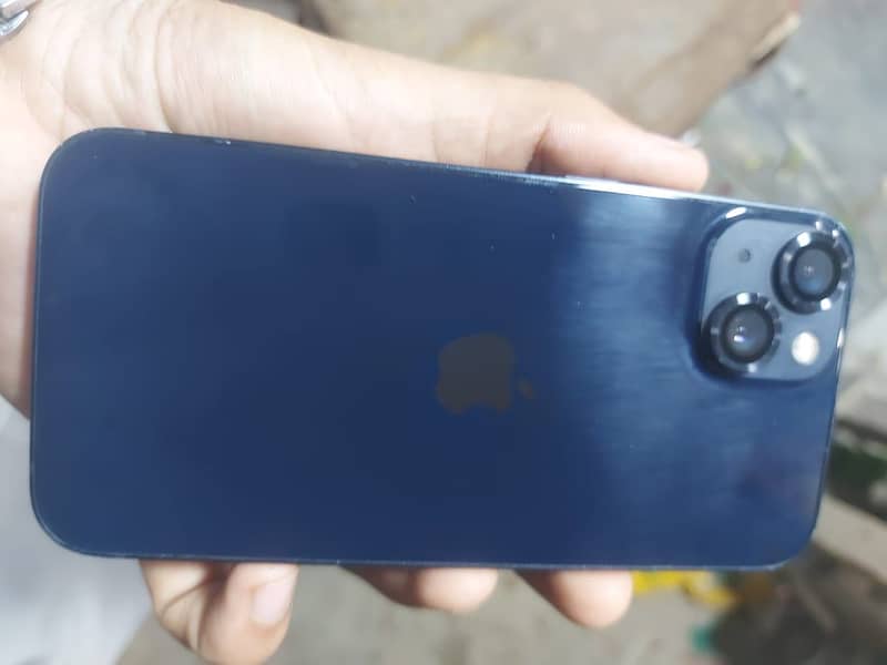 Apple iPhone 13 15
