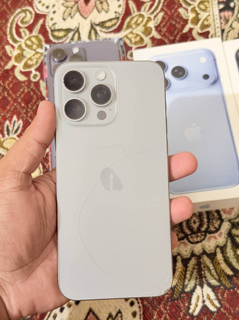 Apple iPhone 15 Pro Max 4