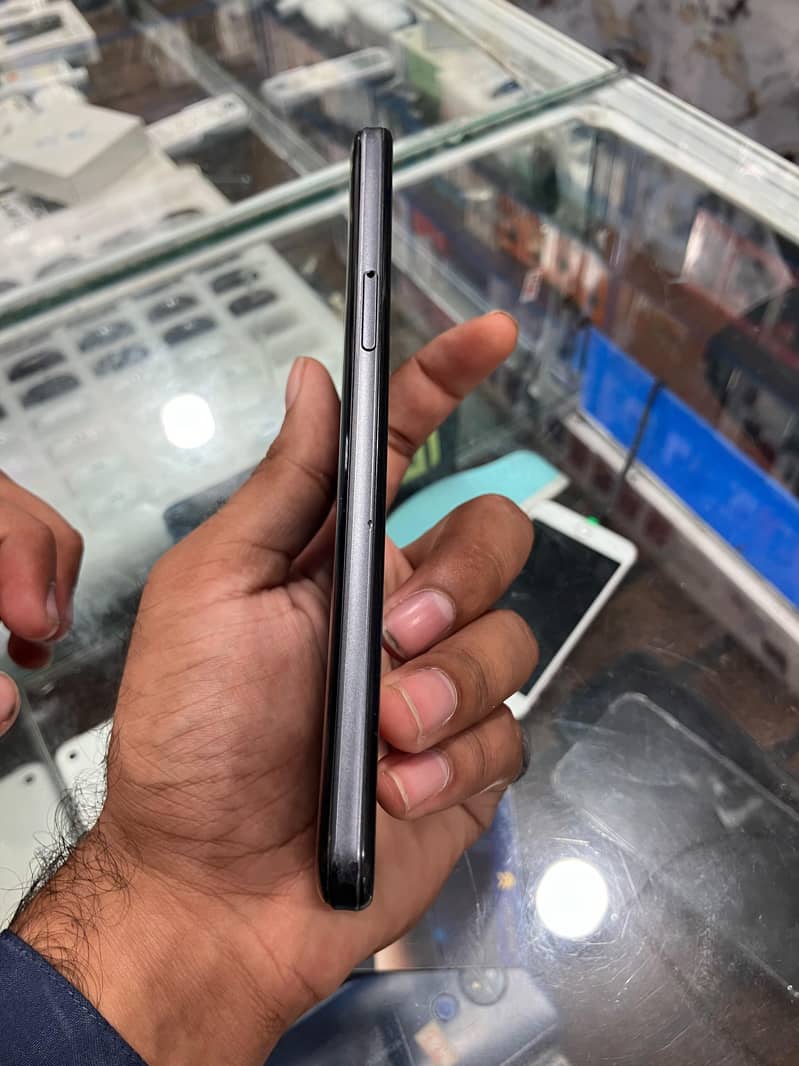 Sharp Aquos Zero 5G Basic 1