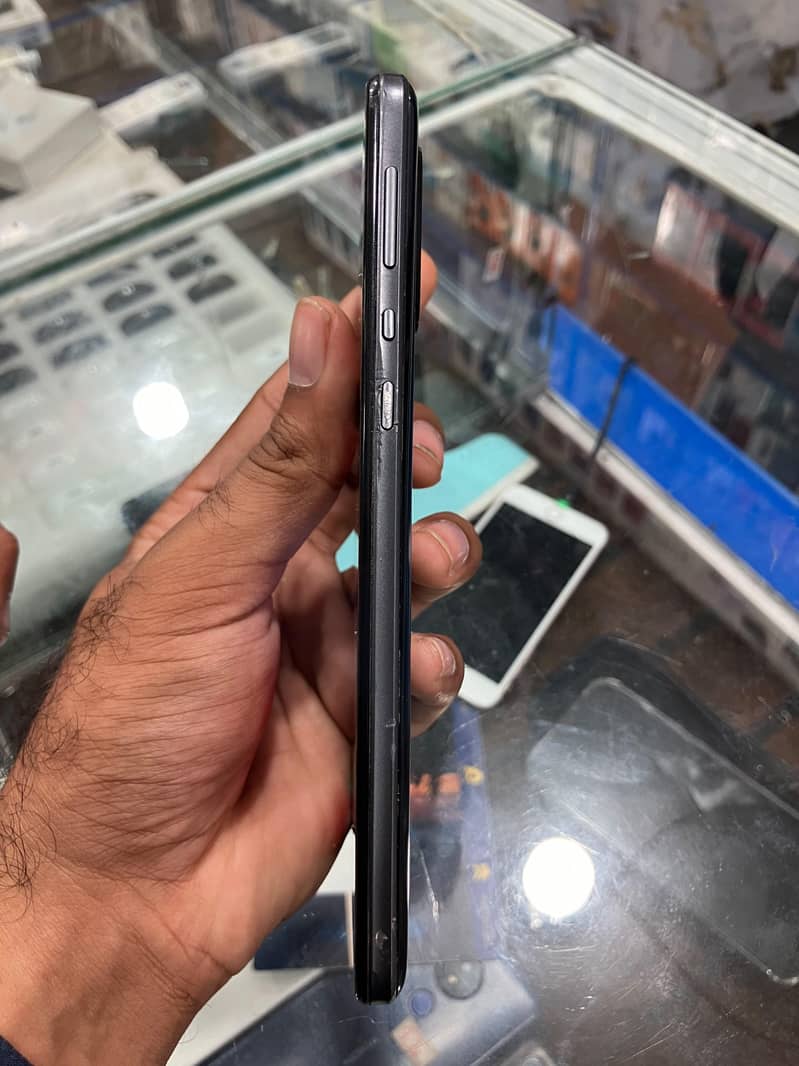 Sharp Aquos Zero 5G Basic 2