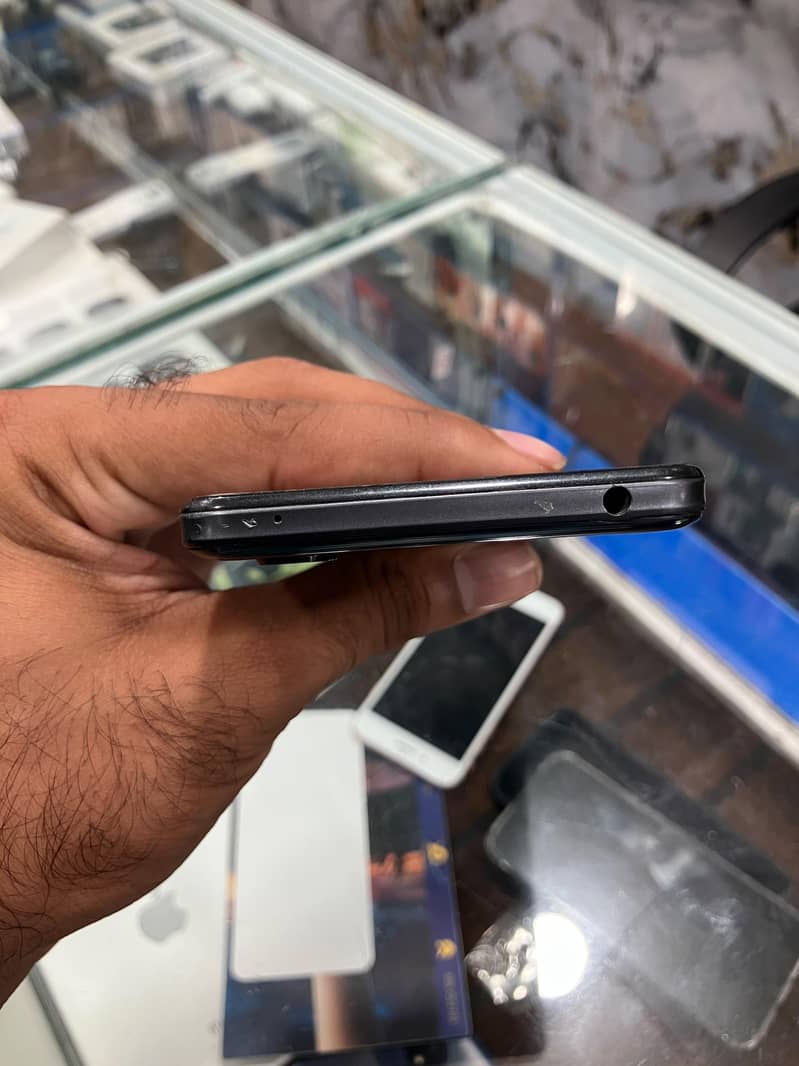 Sharp Aquos Zero 5G Basic 3