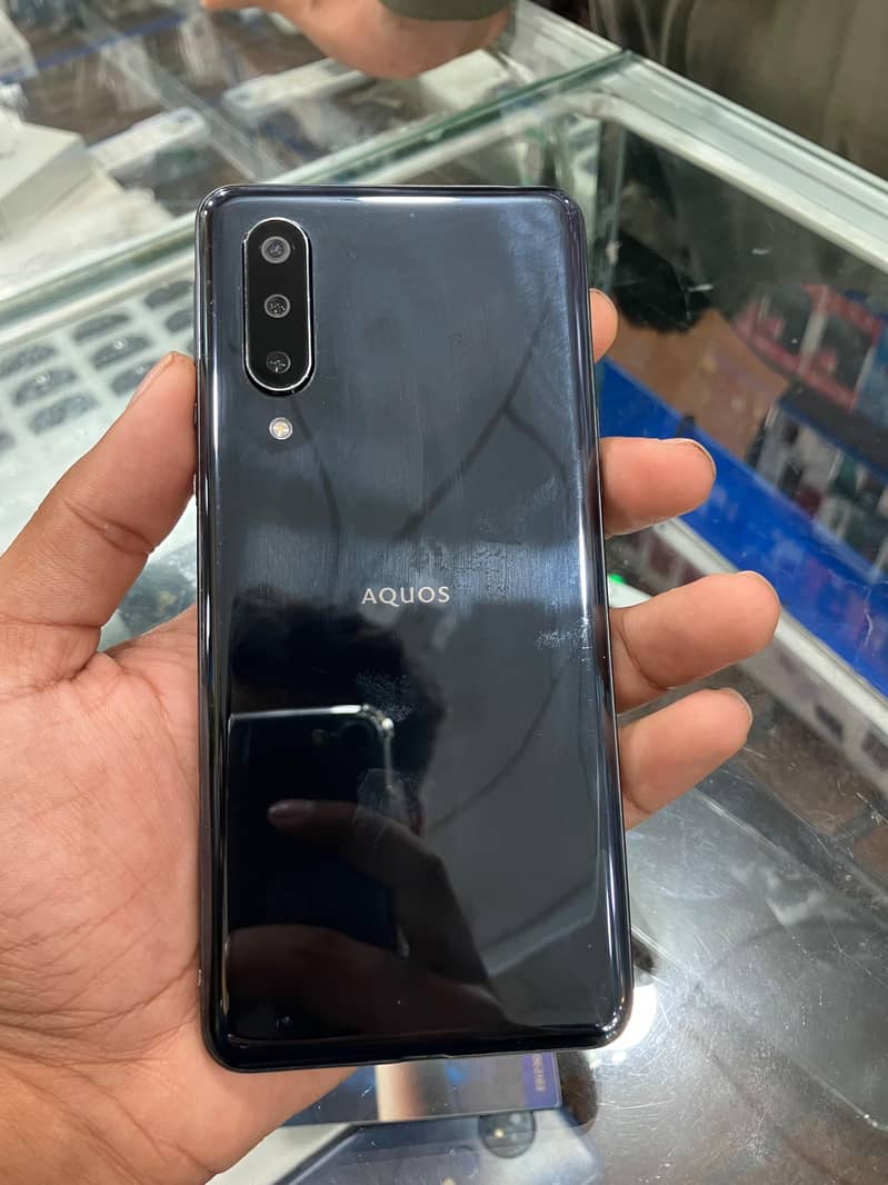 Sharp Aquos Zero 5G Basic 5