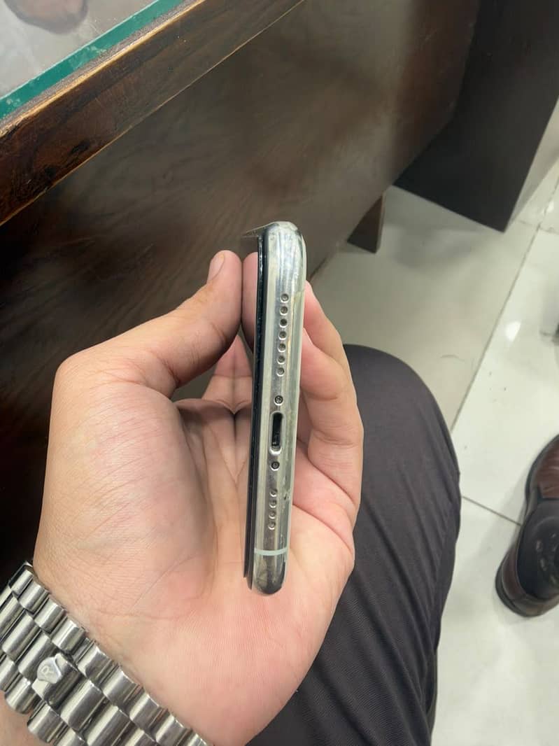 Apple iPhone 11 Pro Max 1