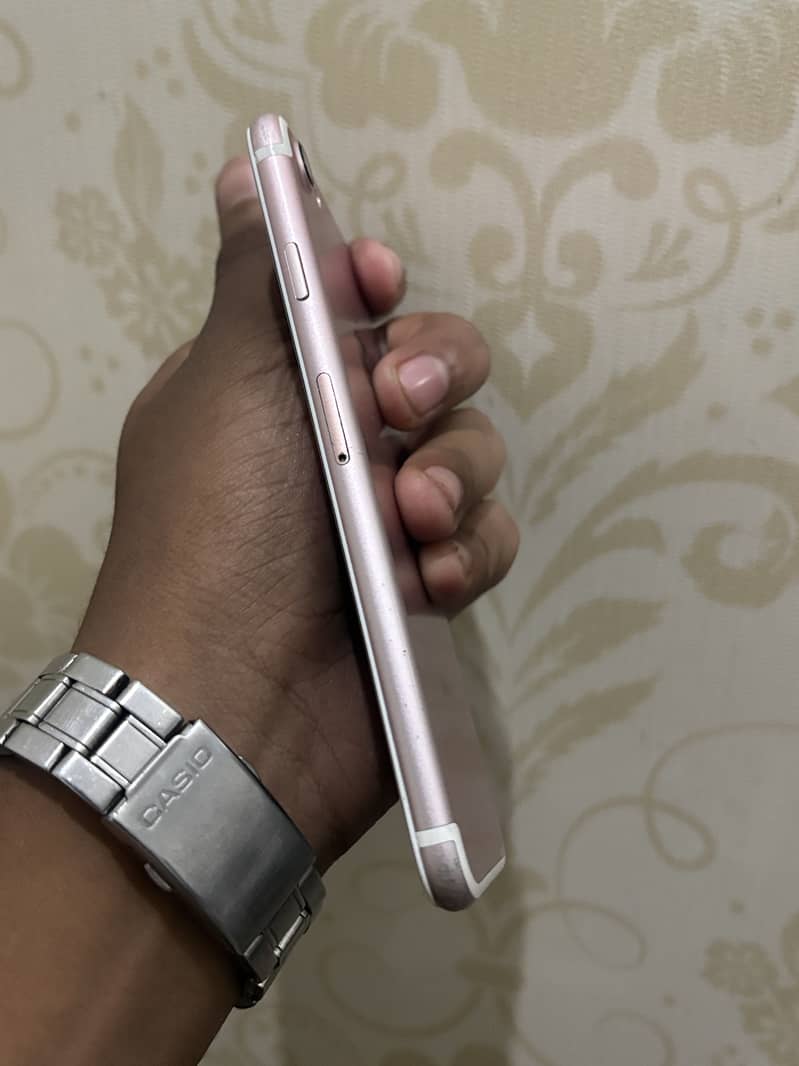 Apple iPhone 7 3
