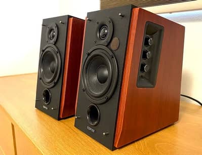 Edifier R1700BTS 2.0 bookshelf speakers