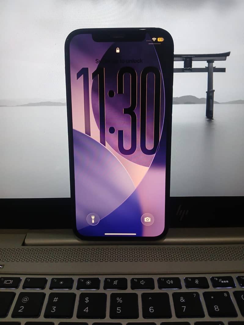 Apple iPhone 12 4