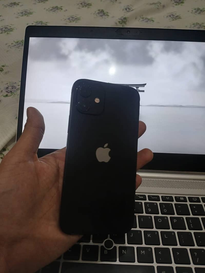 Apple iPhone 12 6