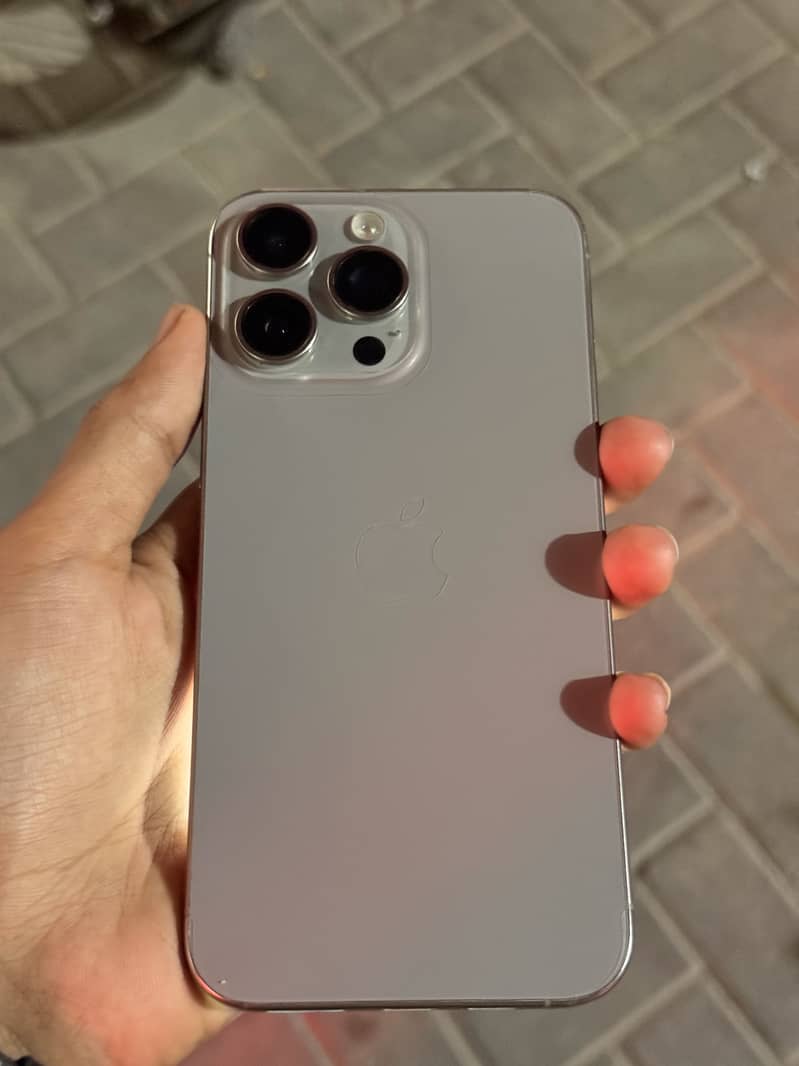 Apple iPhone 15 Pro Max 2
