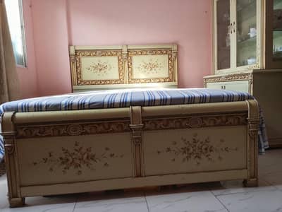 bed set and 4-door Almirah for sell