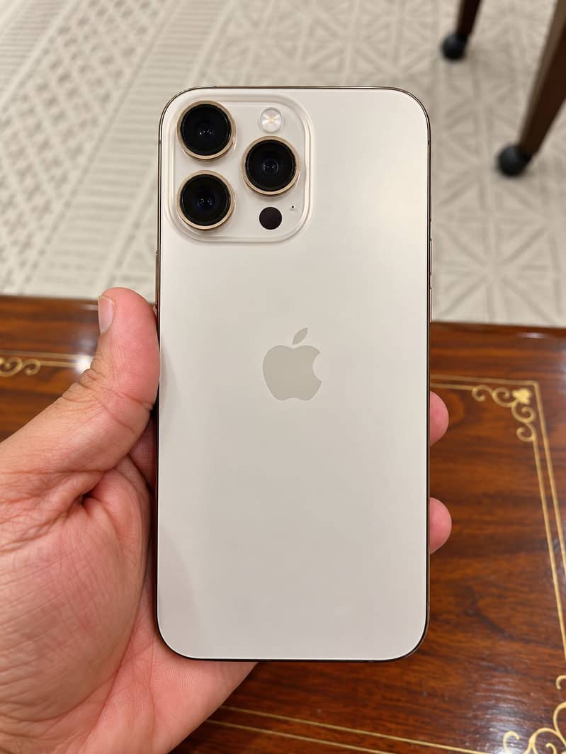 Apple iPhone 16 Pro Max 2