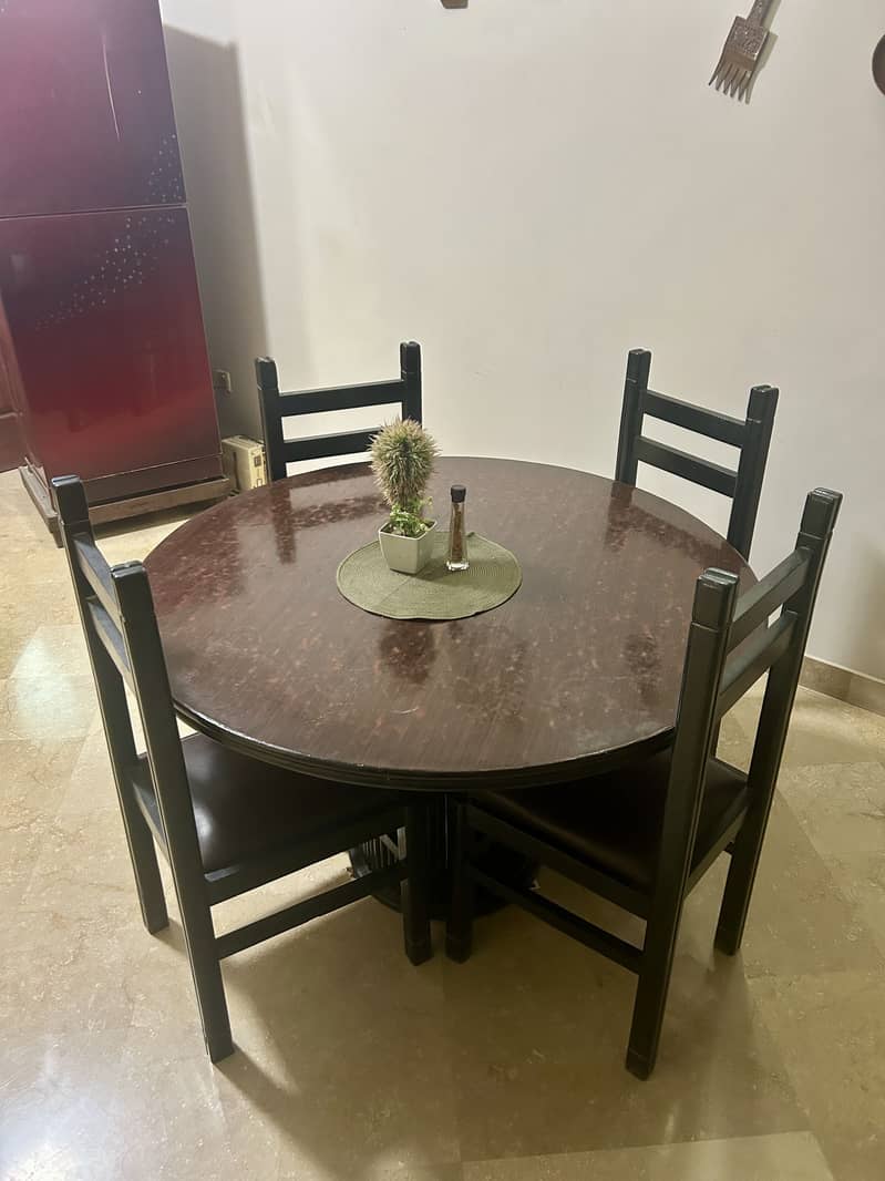4 seater Dining Table 0
