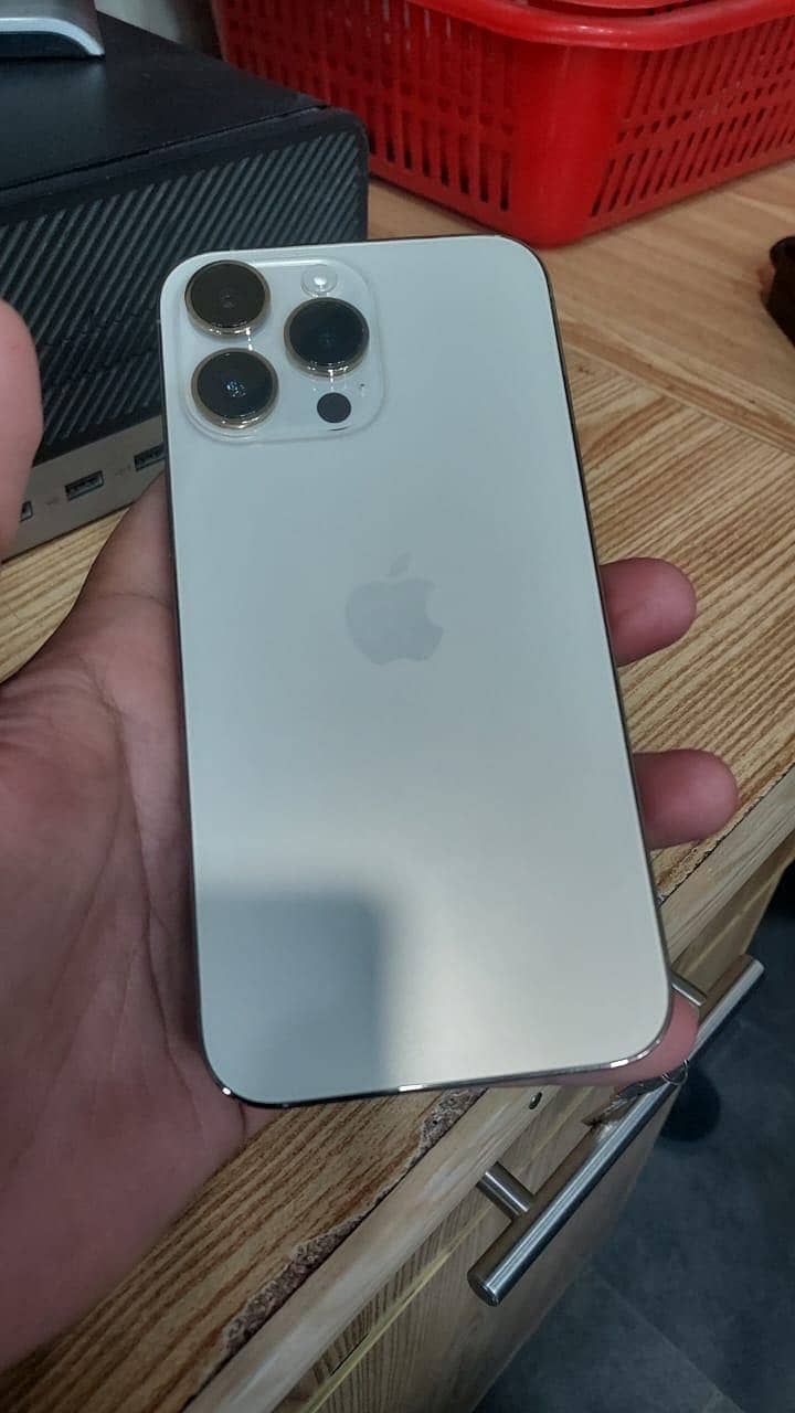 Apple iPhone 14 Pro Max 1