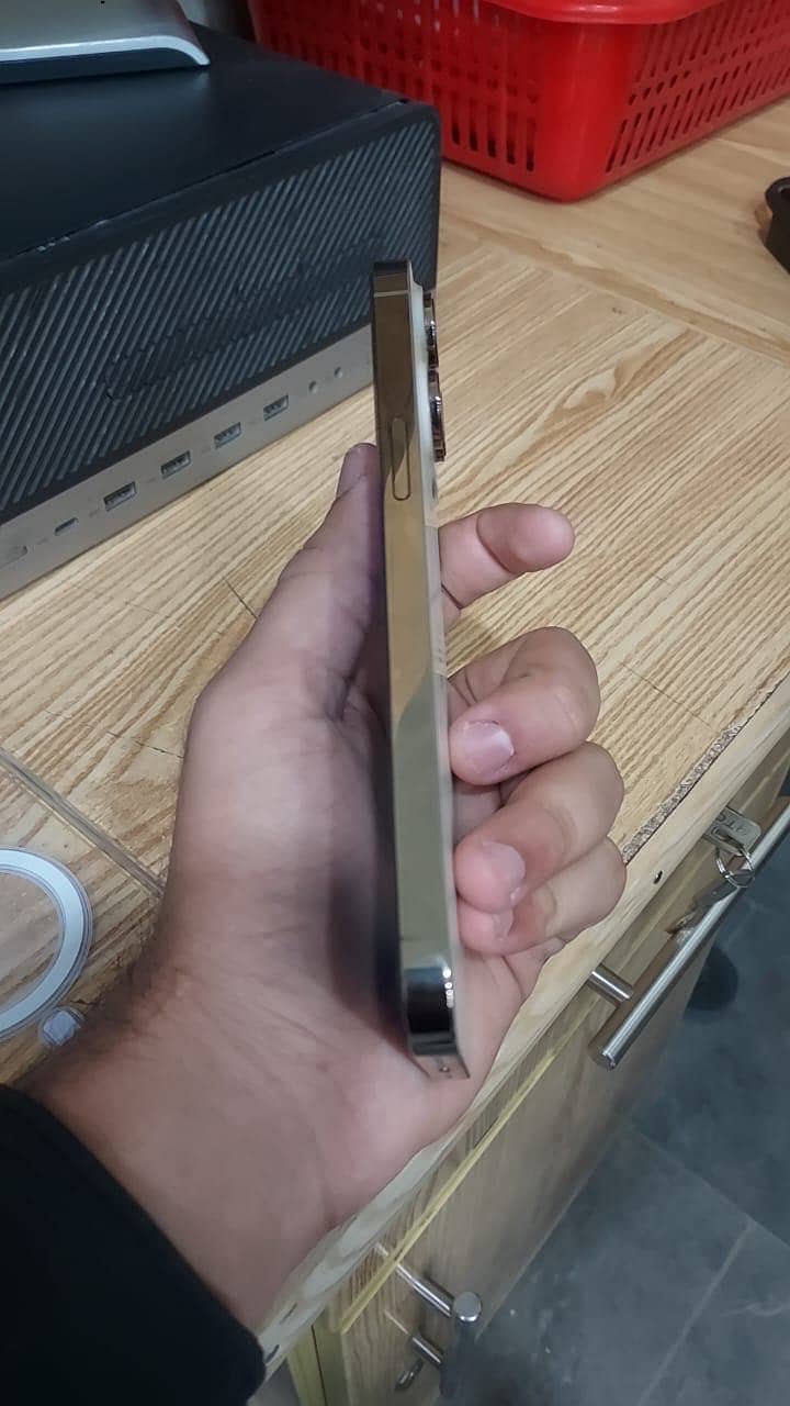 Apple iPhone 14 Pro Max 3