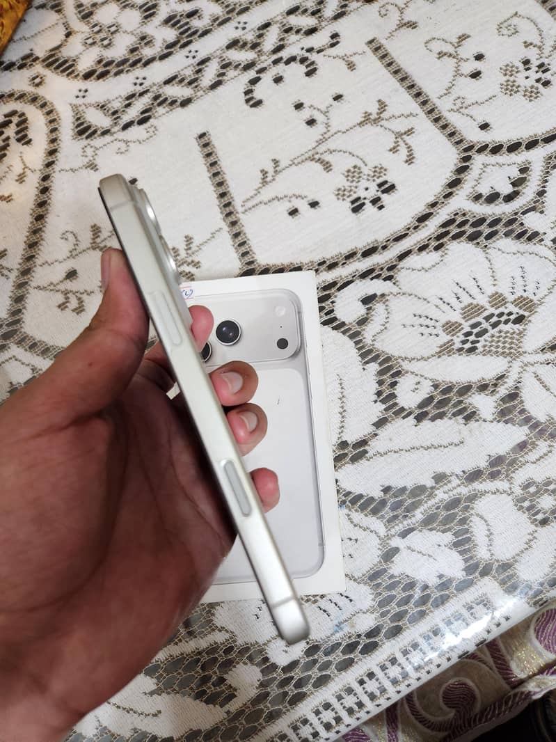 iPhone 17 Pro Max 3