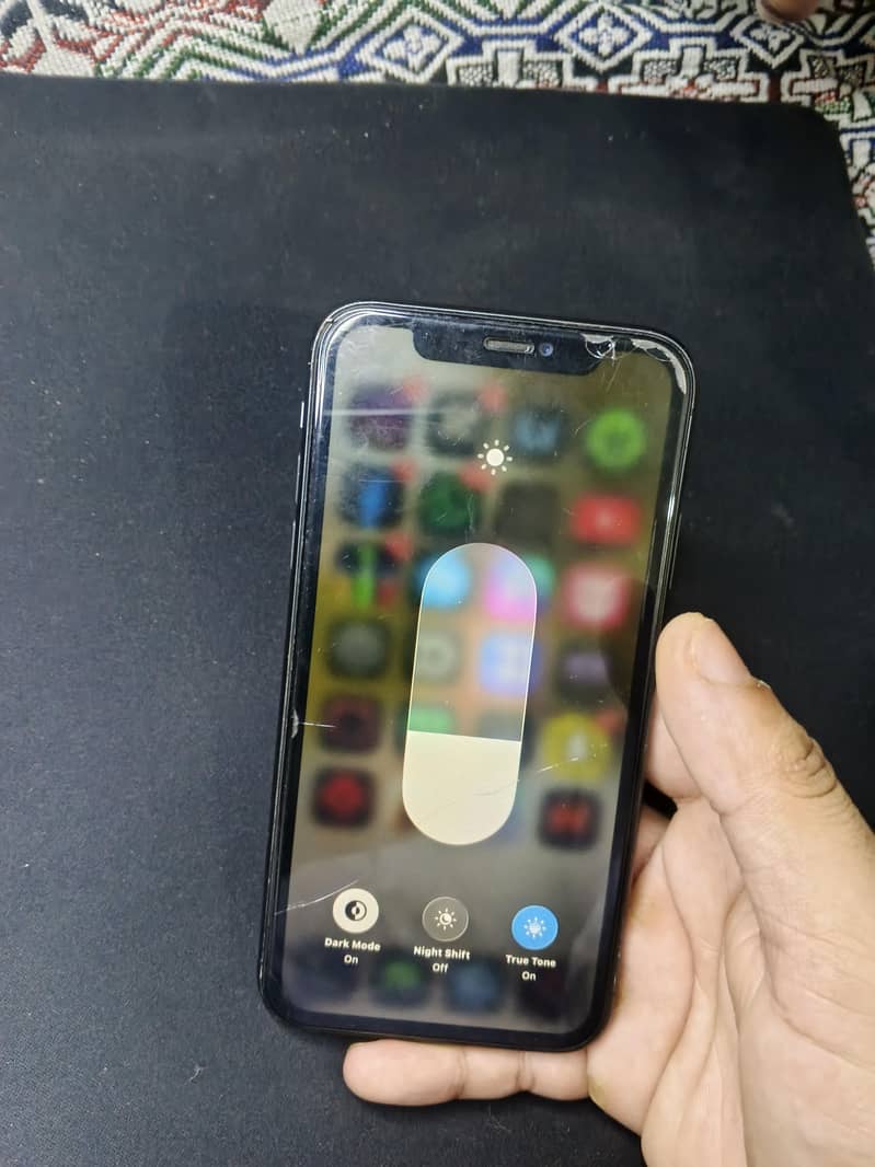 Apple iPhone 11 4