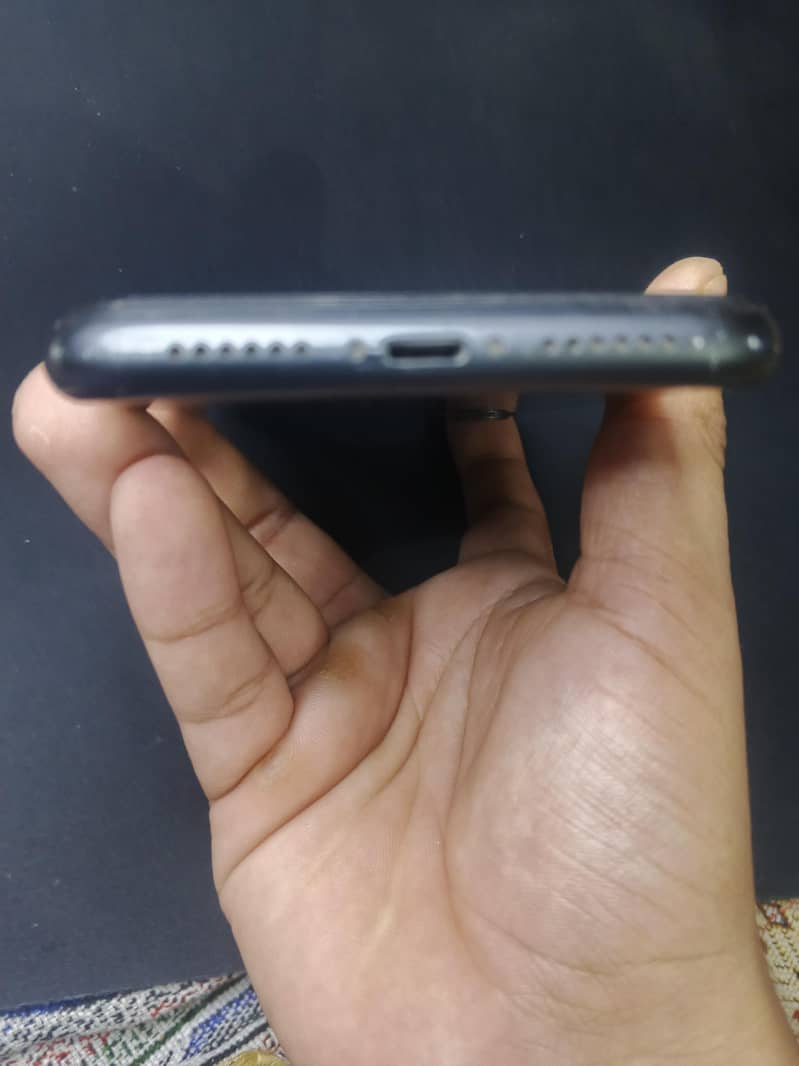 Apple iPhone 11 6