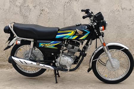 Honda 125 bike 2026, new condition, black colour