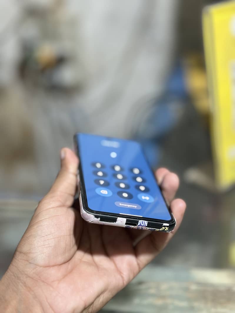 Google Pixel 8 4