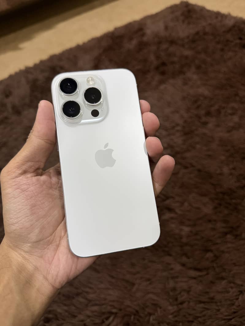 Apple iPhone 15 Pro 0