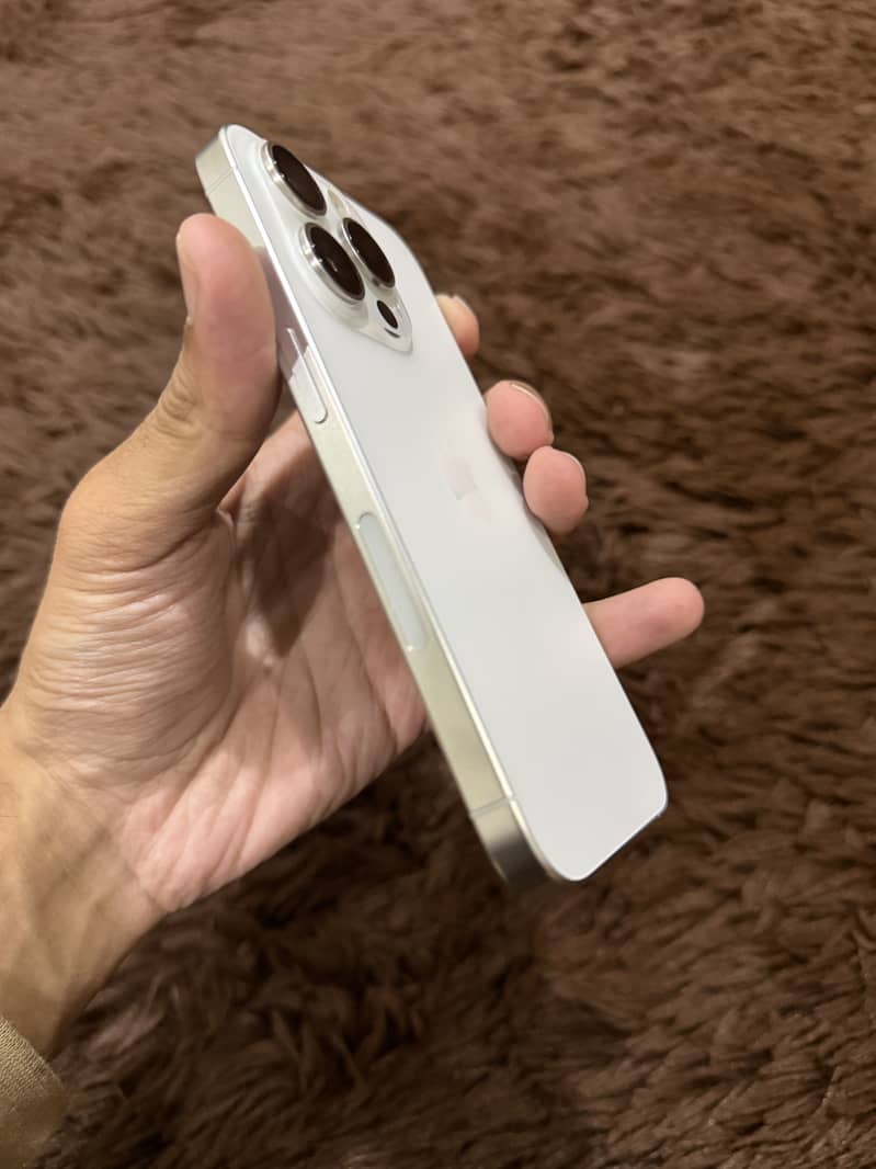 Apple iPhone 15 Pro 2