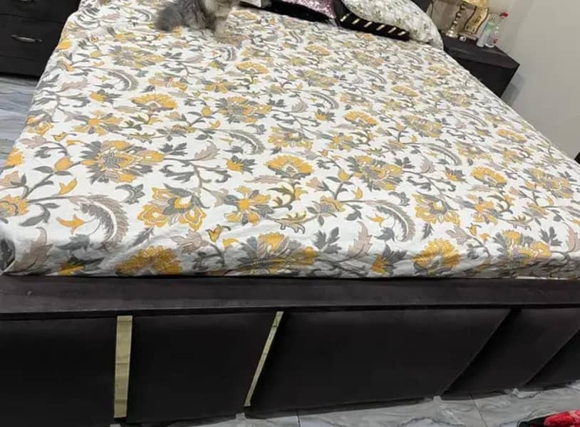 A bed set with matres 2
